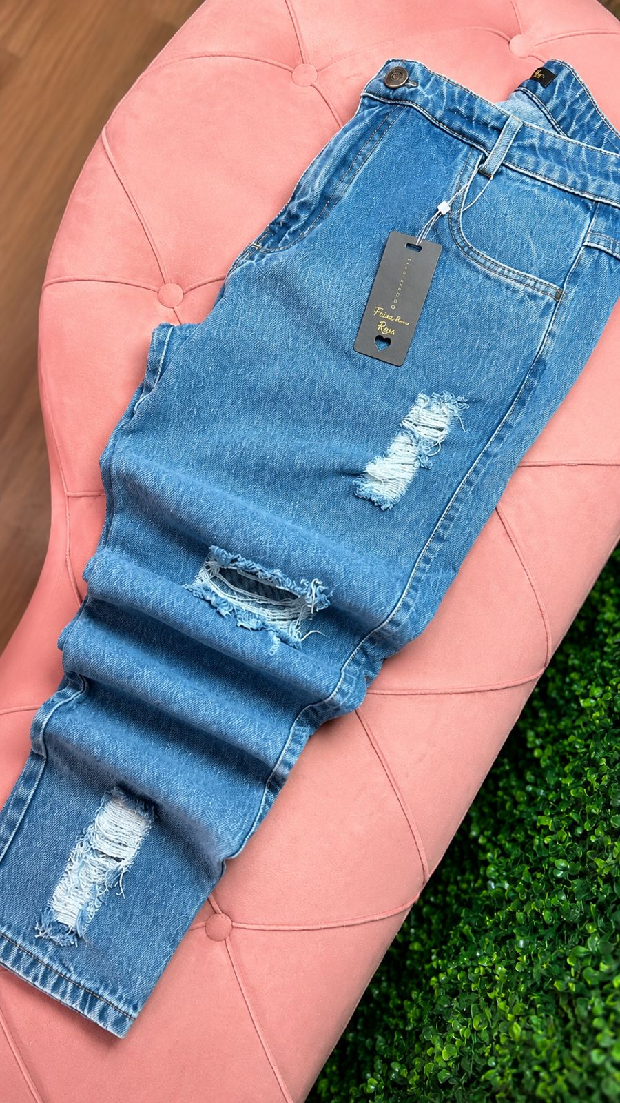 WhatsApp Image 2026-05-15 at 16.41.41 Calça Jeans Mom - Faixa Rosa - Imagem 1